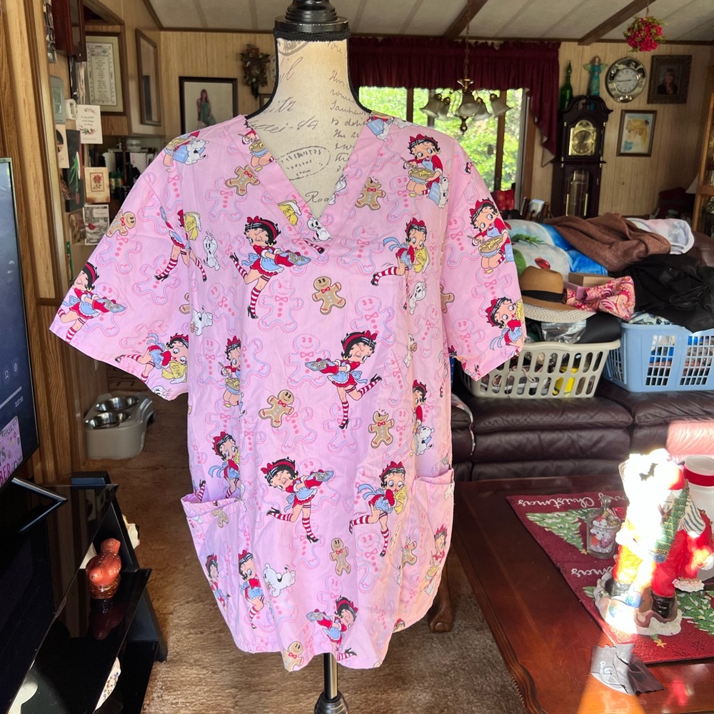 Betty Boop Women's Size 2X Holidays Theme Scrub Top Short Sleeve.
